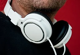 Measuring the breakout force on parts of loudspeakers
